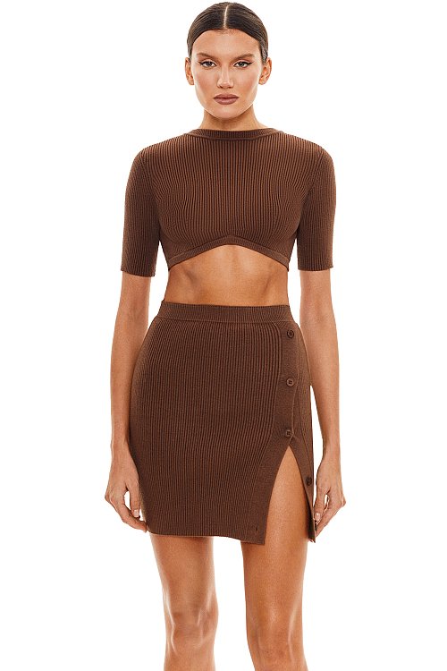 Кроп-топ с фигурным низом