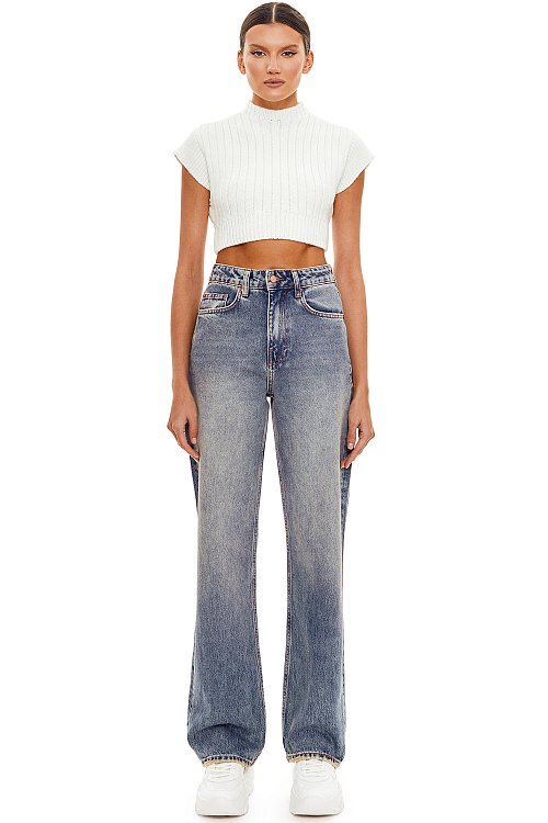 High-waisted jeans